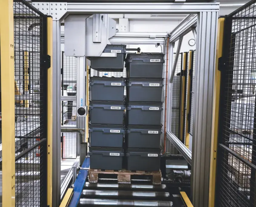 HS multi-box palletizer stacking black totes